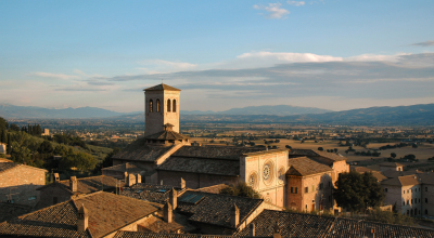 Assise au soleil du soir