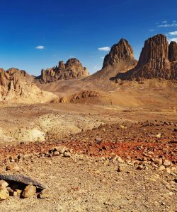 Itineraire-spirituel-dans-le-Hoggar-Montagnes-du-Hoggar