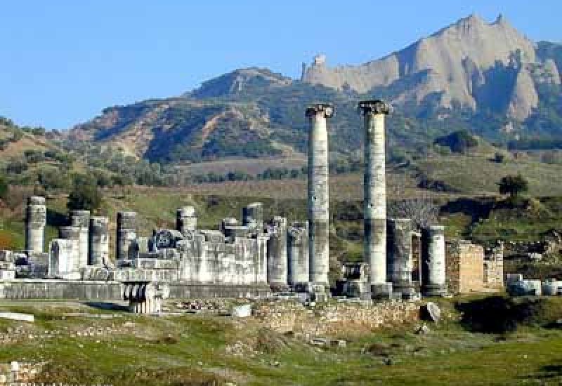 Sardis-Temple-of-Artemis-tb010701911-biblelieux