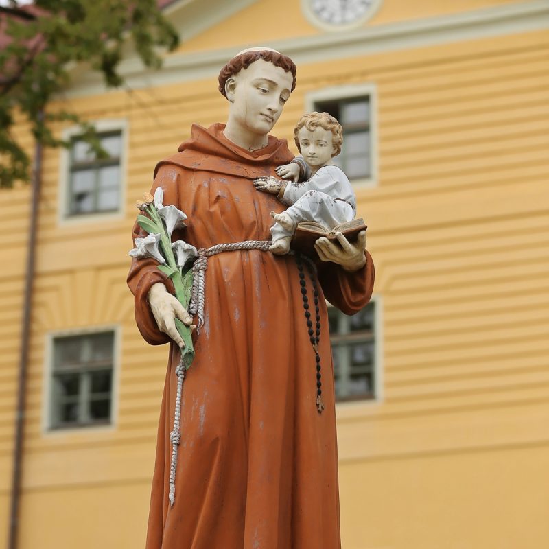 Radna,,Arad,-,August,02:,Saint,Anthony,Of,Padua,Statue